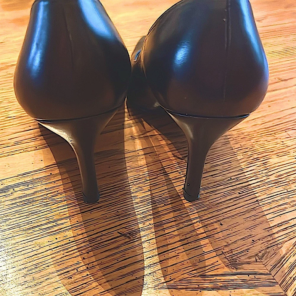 👠👠EUCClassic Style Stuart Weitzman Pointed toe Pump. Metallic dark Brown. 7.5B.